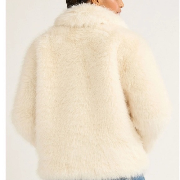 Scoop Women’s Oversized Faux Fur Coat - Picture 2 of 4